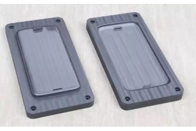 加工石墨模具用哪種CNC機(jī)床