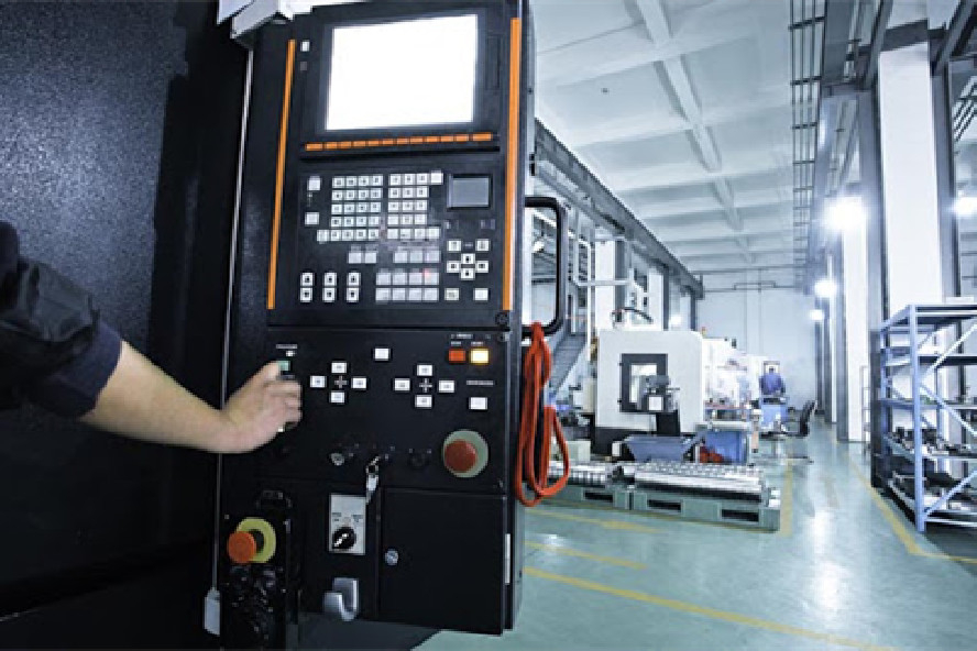 操作石墨雕銑機(jī)